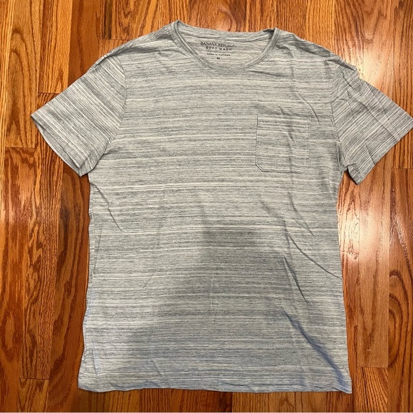 Banana Republic Soft Wash gray striped pocket t-shirt - Picture 1 of 2